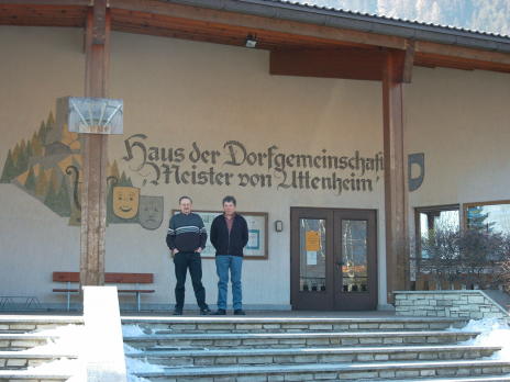 Haus der Dorfgemeinschaft in Uttenheim in Südtirol, Fraktionssprecher Hans Friedl und Werner Neumann